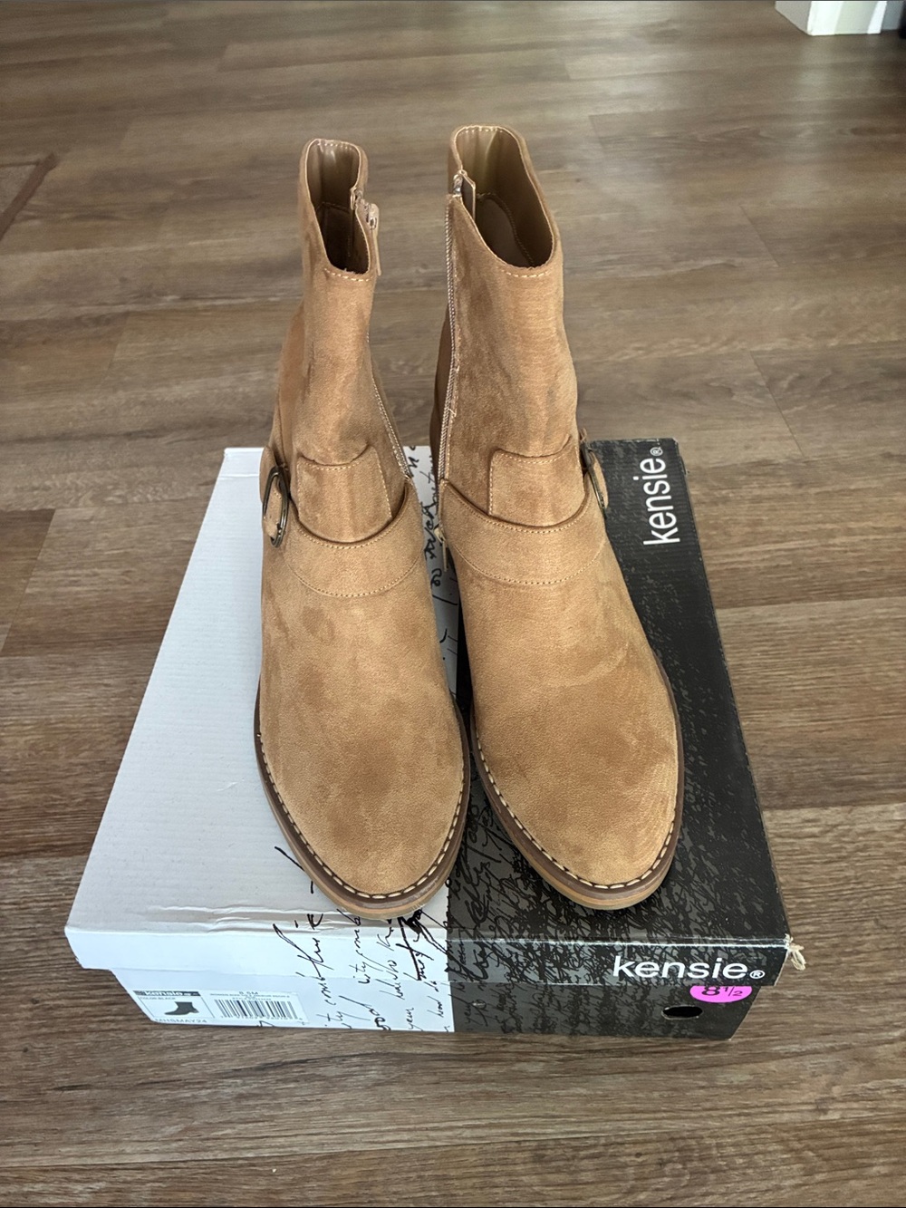 Kensie NWOT Noe ankle boots